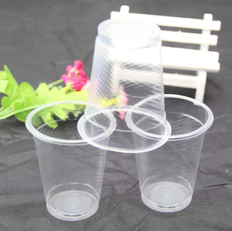 Plastique, le monde, créez sans limite ! Les équipements de thermoformage Ruisu sont largement utilisés.