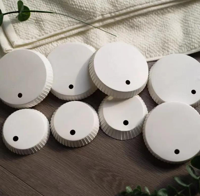 Plastique, le monde, créez sans limite ! Les équipements de thermoformage Ruisu sont largement utilisés.