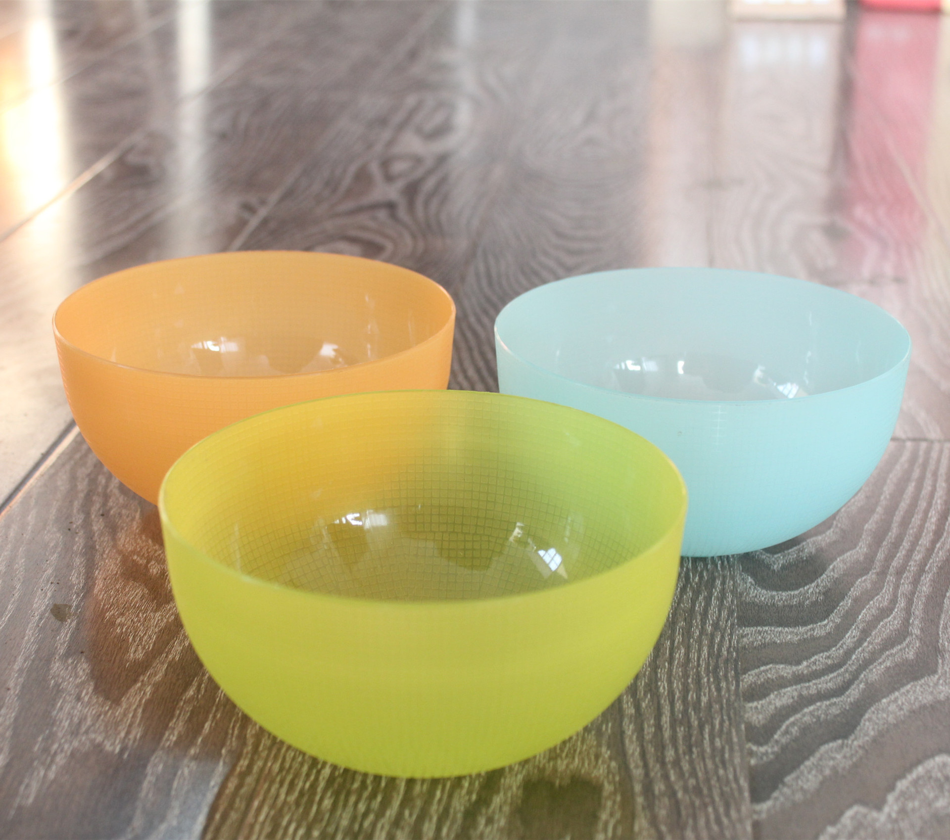 Plastique, le monde, créez sans limite ! Les équipements de thermoformage Ruisu sont largement utilisés.